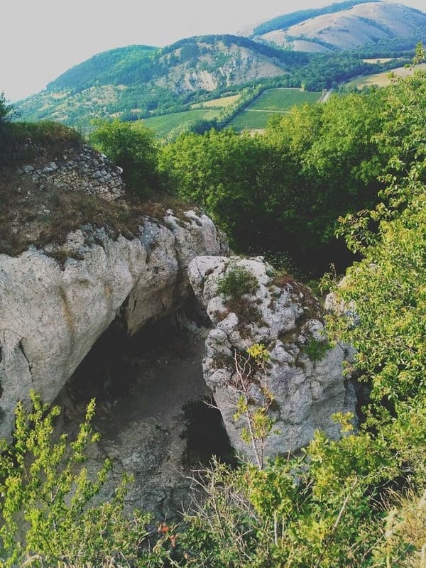 pohled na pálavu ze sirotčího hrádku klentnice